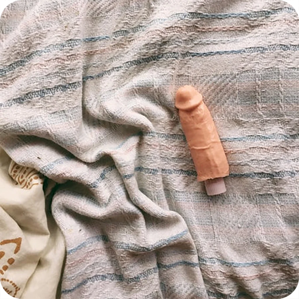 Clone-A-Willy Vibrator Kit in Light Skin Tone - Image 5